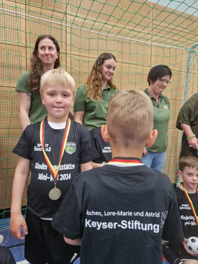 Kita Mini WM Wipperfürth Trikot Sponsor Keyser Stiftung